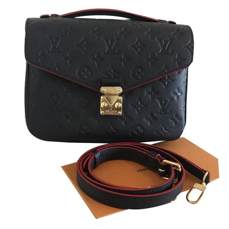 lv pochette 26|Lv pochette metis empreinte.